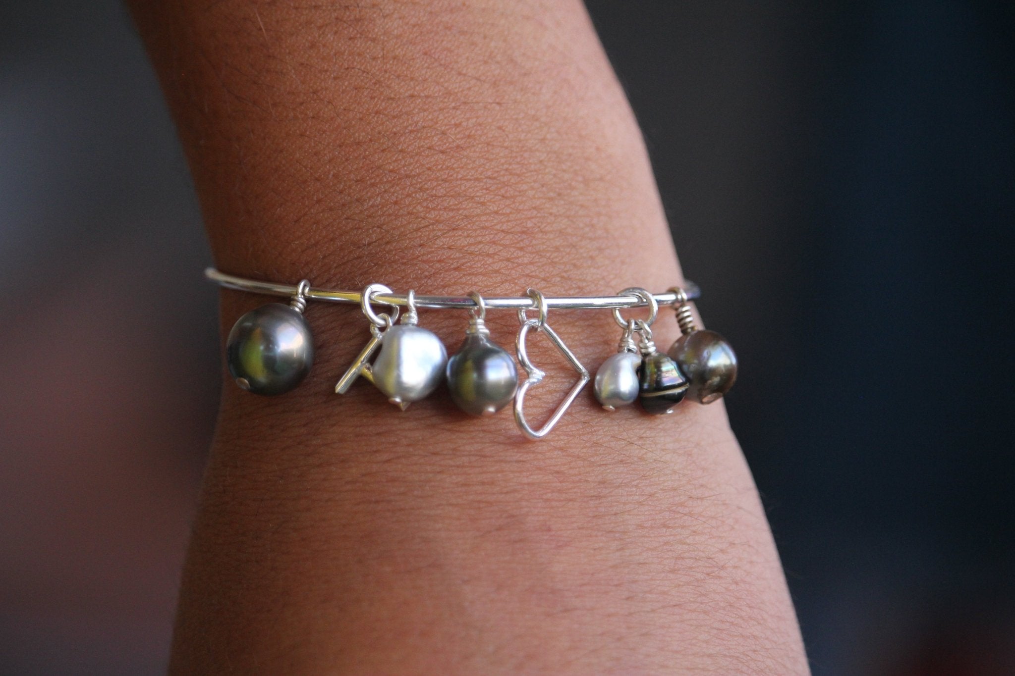 Charm Keshis Noirs et Blancs - Harmonie Naturelle - TEMIRI