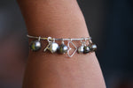 Load image into Gallery viewer, Charm Keshis Noirs et Blancs - Harmonie Naturelle - TEMIRI
